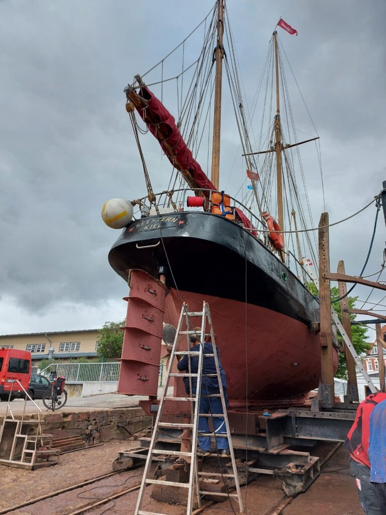 Traditionsschiffe in der Rathje Werft Kiel