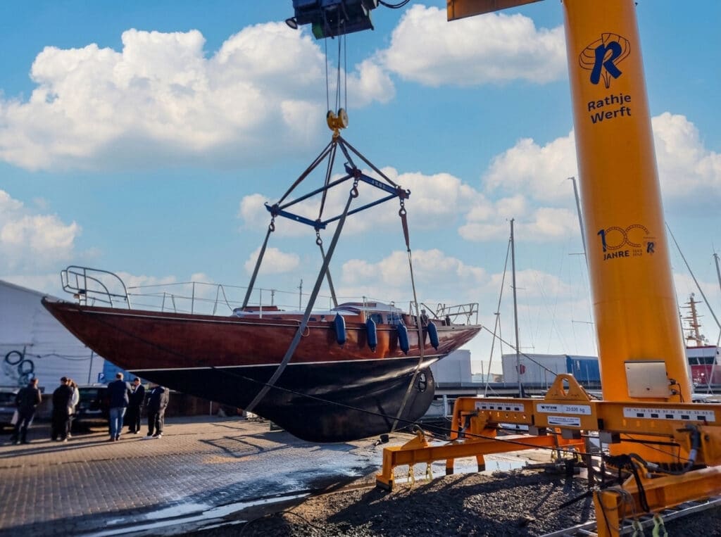 Moderner 25t Kran Kieler Förde