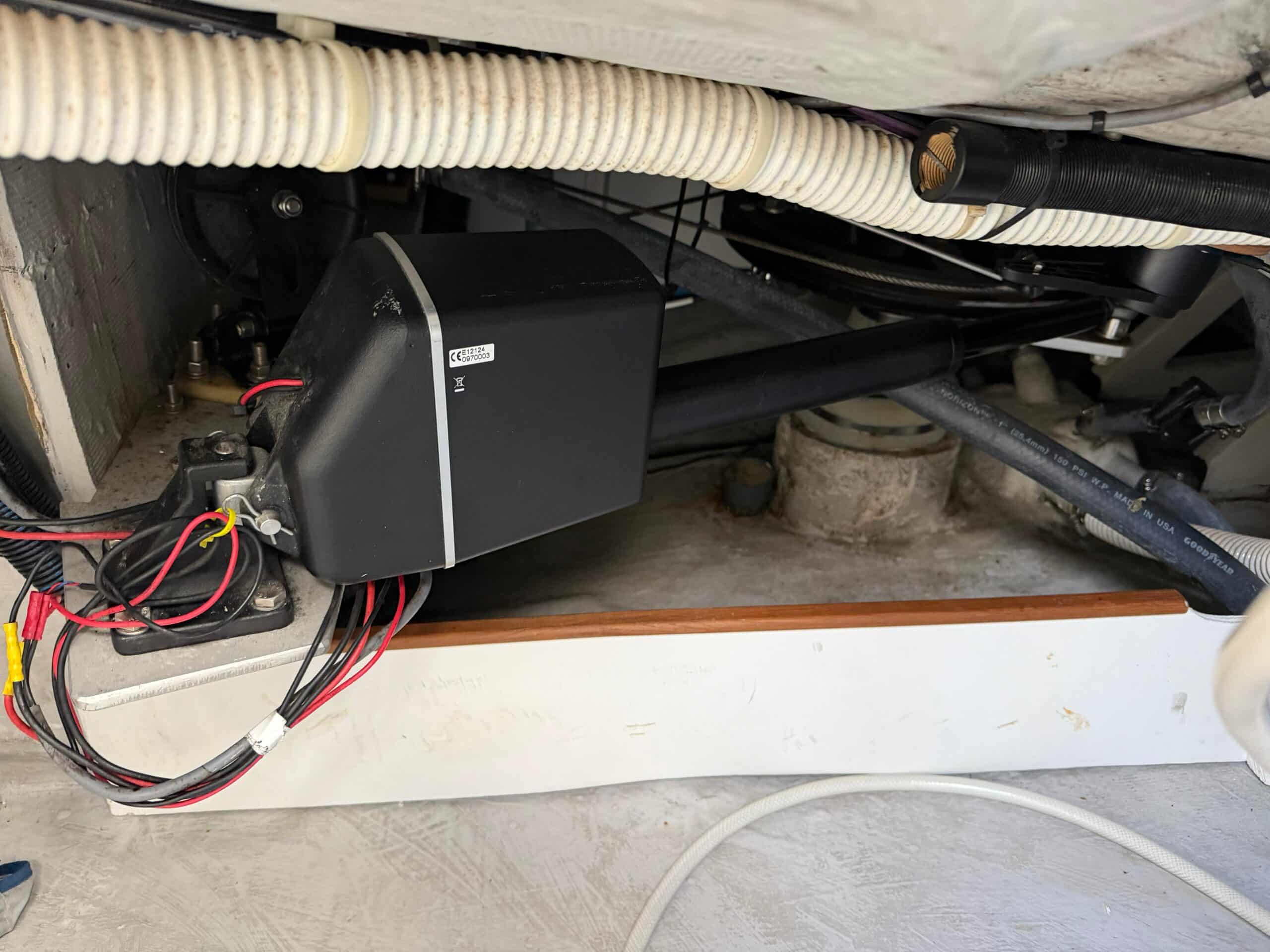 Precision-9 Kompass Sensor im Schiffsinneren montiert