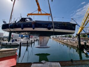 Yacht kranen in Kiel